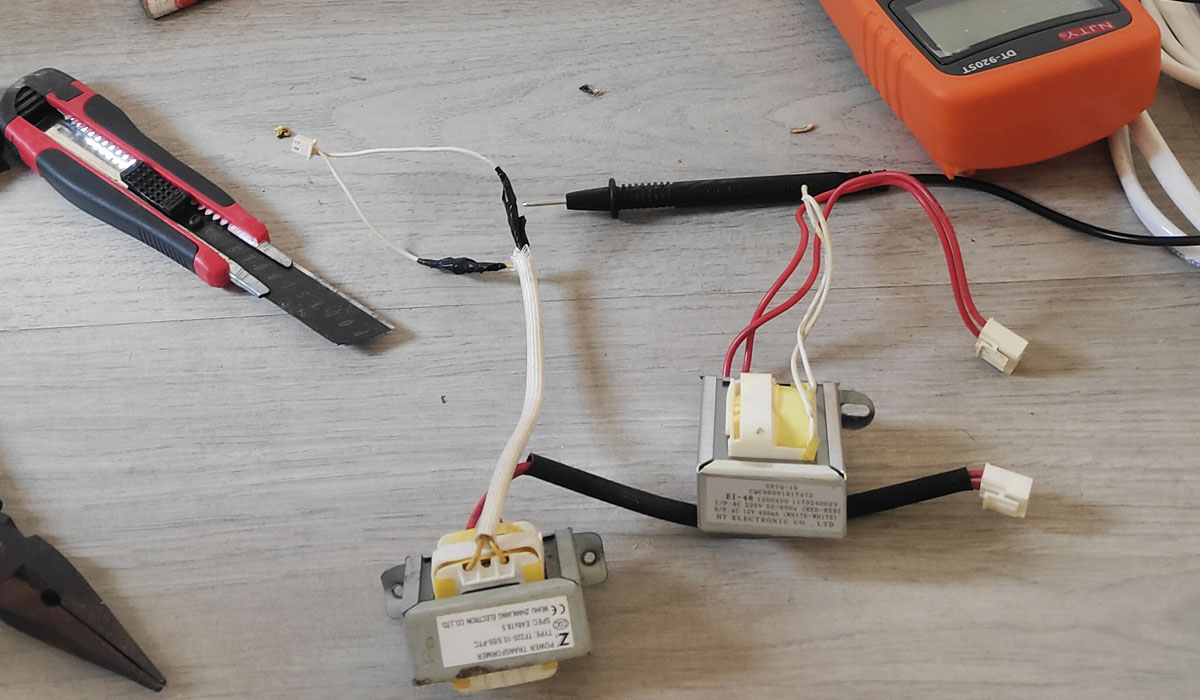万用表检测主板220V输入电压