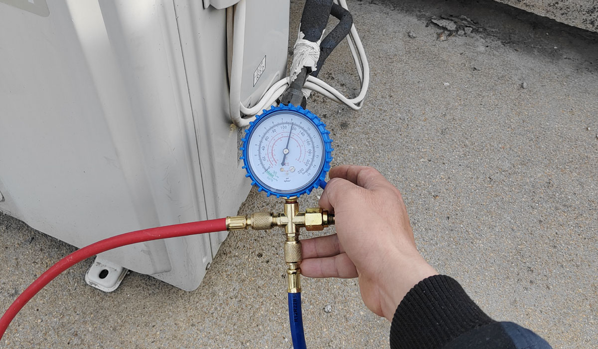 空调系统加注氟利昂冷媒施工
